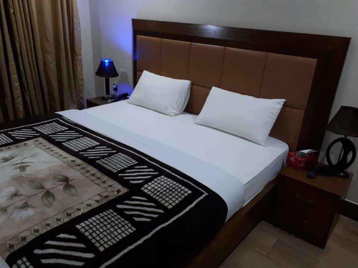 Midtown Hotel Равалпинди Экстерьер фото